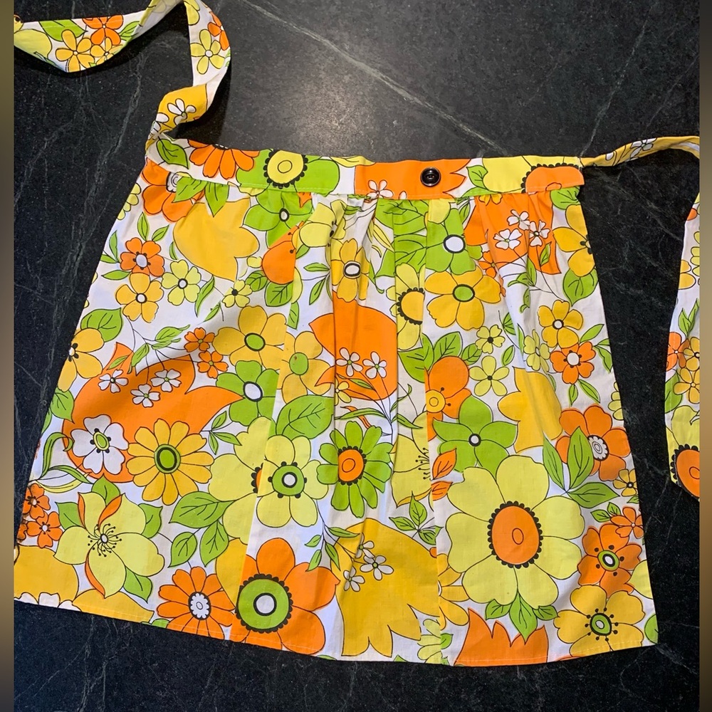 HANDMADE | Half Apron in 70’s colours